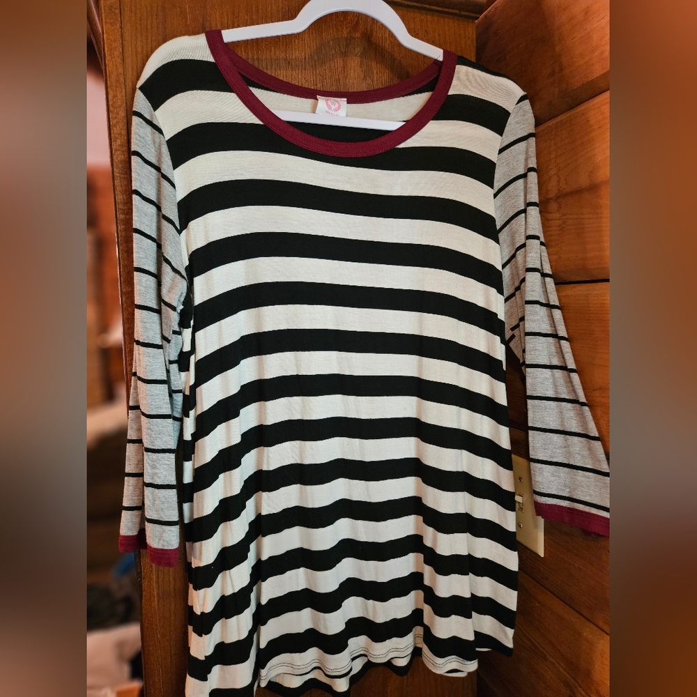 Wannabe Black and Ivory Striped Top with Burgundy Trim - SIZE LARGE